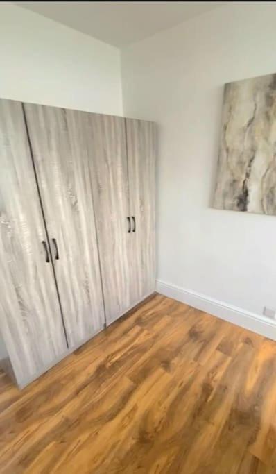 -2 Bedroom - Breathtaking Views Skyline Canary Warf Apartment