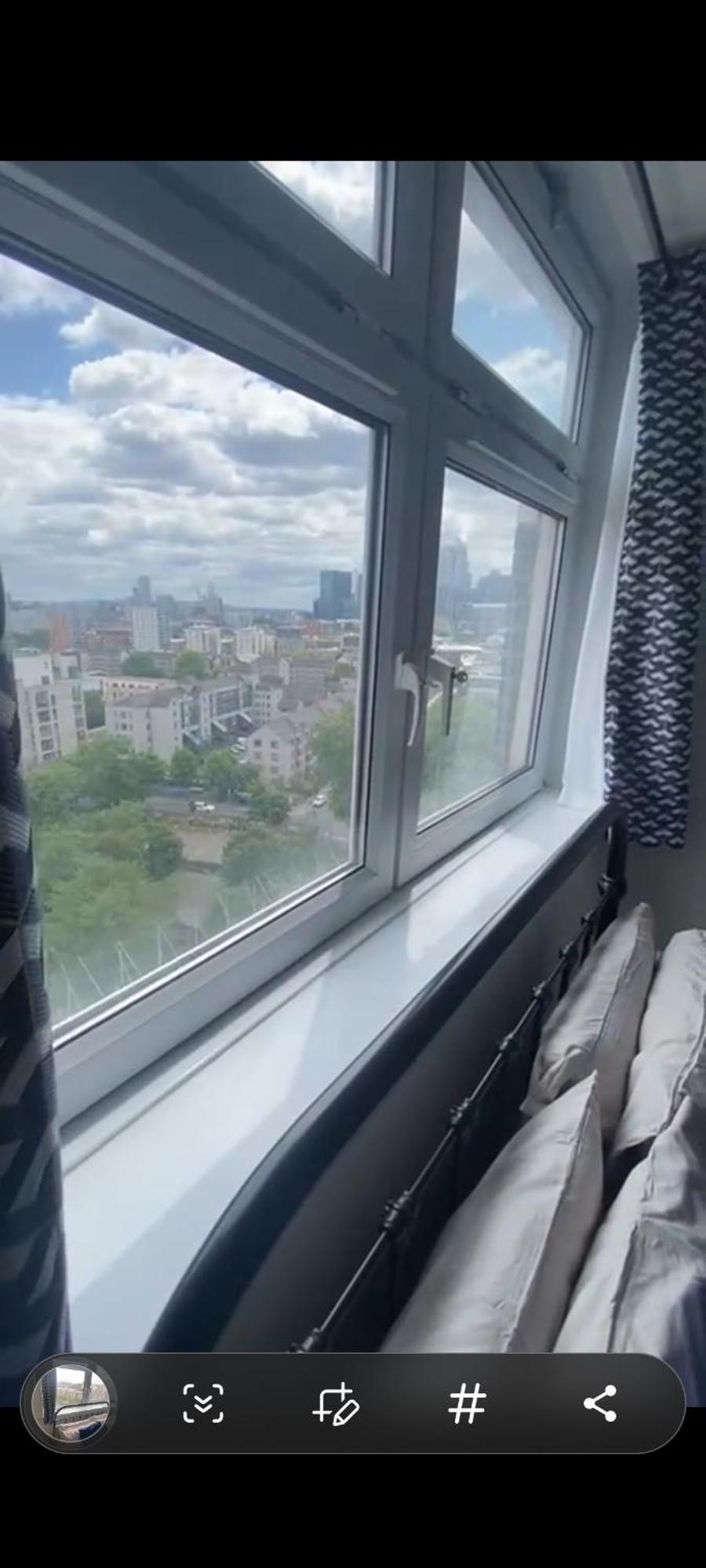 -2 Bedroom - Breathtaking Views Skyline Canary Warf Apartment