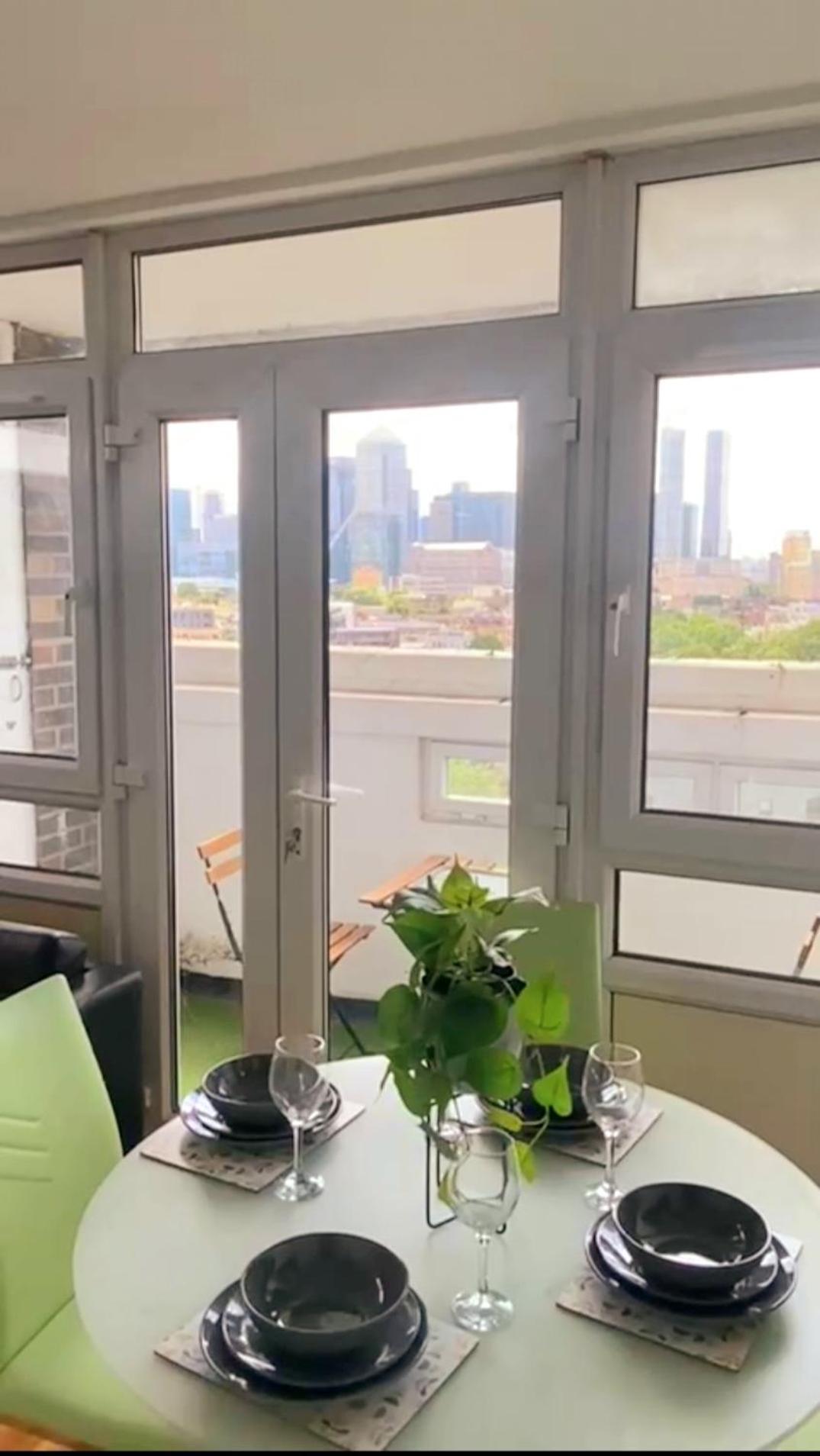 -2 Bedroom - Breathtaking Views Skyline Canary Warf Apartment *