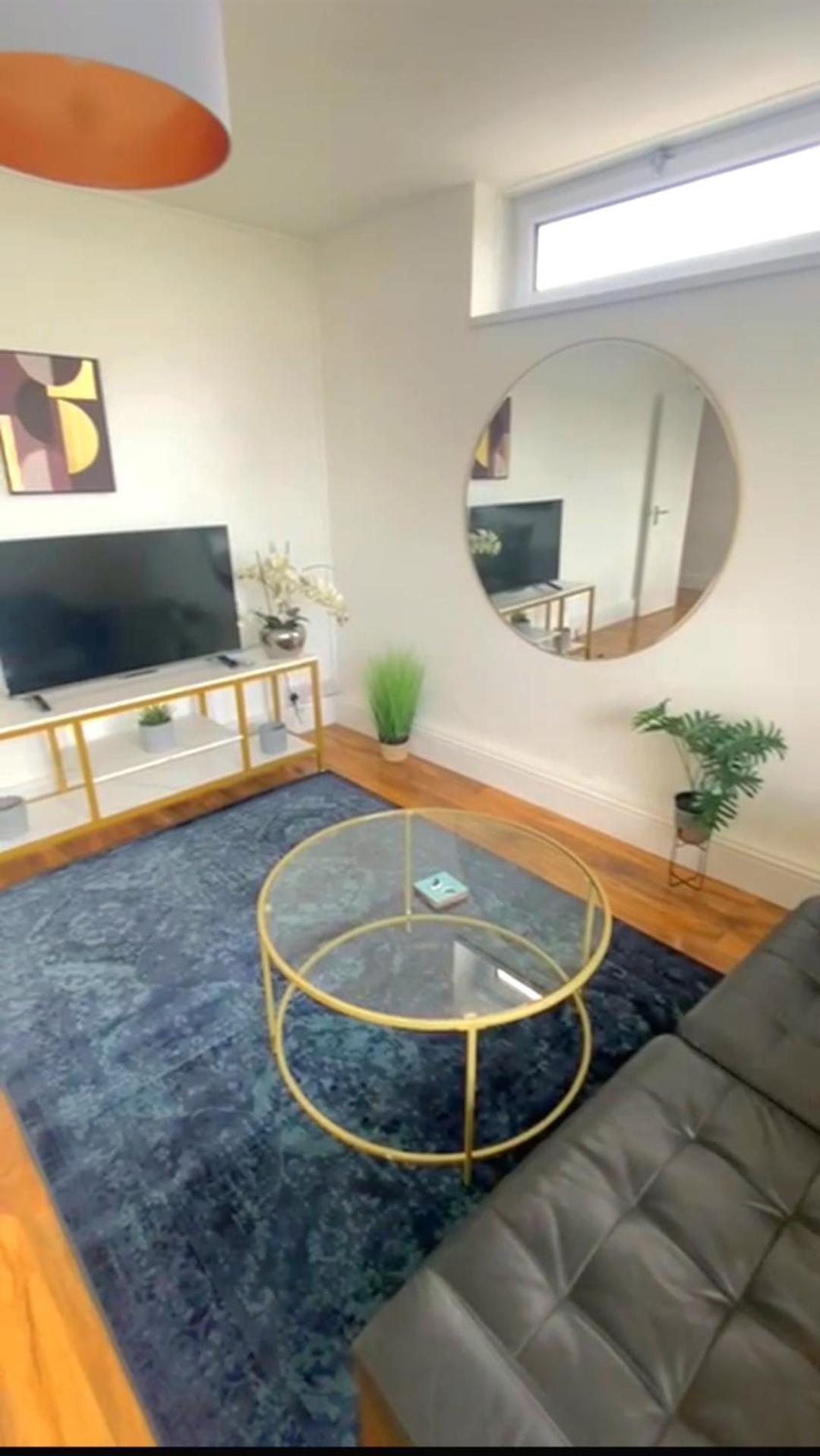-2 Bedroom - Breathtaking Views Skyline Canary Warf Apartment