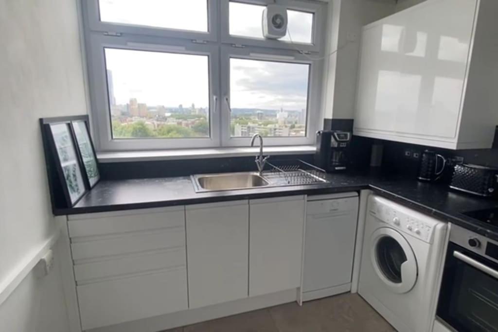 -2 Bedroom - Breathtaking Views Skyline Canary Warf Apartment London