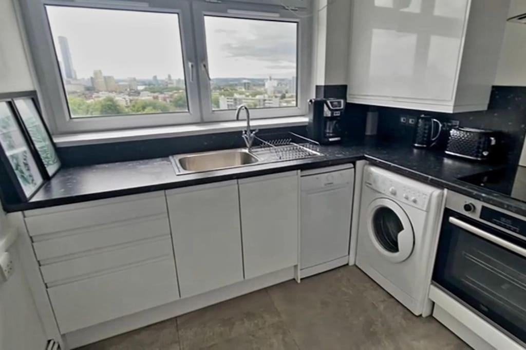 Apartment -2 Bedroom - Breathtaking Views Skyline Canary Warf London